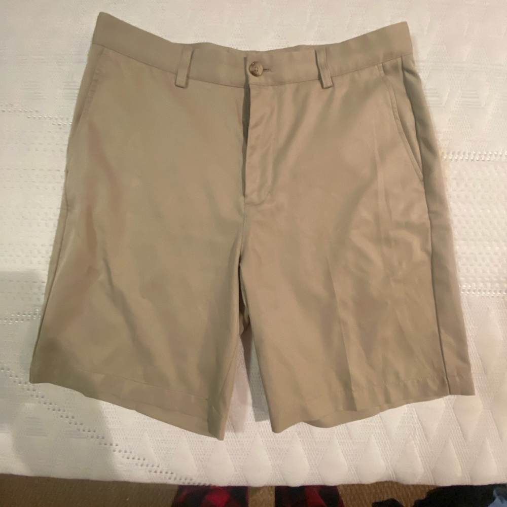 Vineyard Vines “Links Short” Size 33